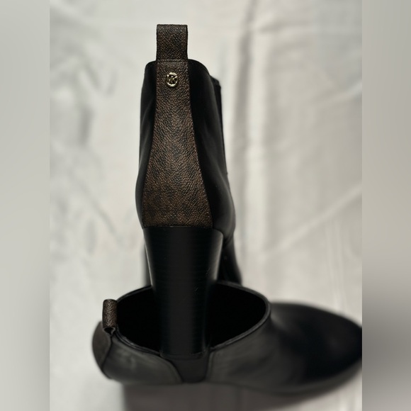 Michael Kors Women's Black Evaline Leather Heeled Ankle Bootie - Picture 4 of 12